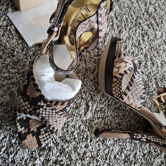 heels - Picture 7 of 7